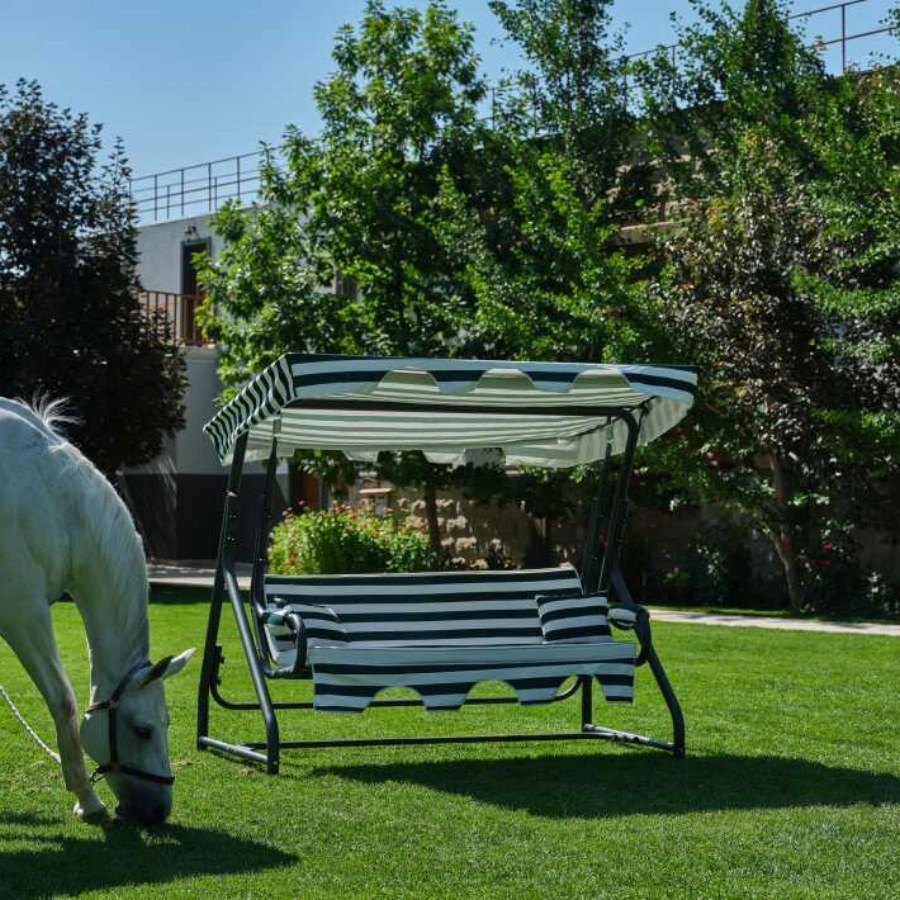 Heniver Sultana White Garden Swing