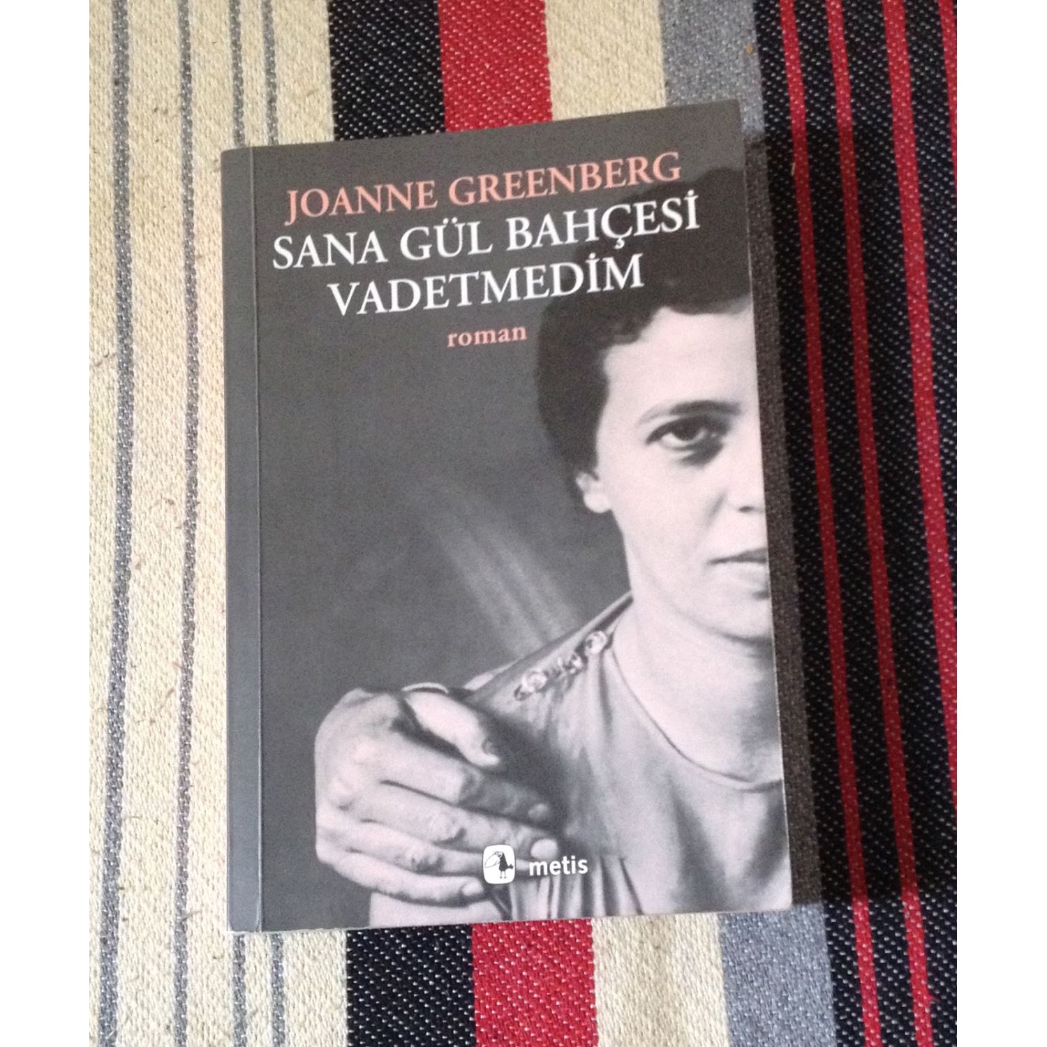 Metis Yayınları Sana Gül Bahçesi Vadetmedim Roman