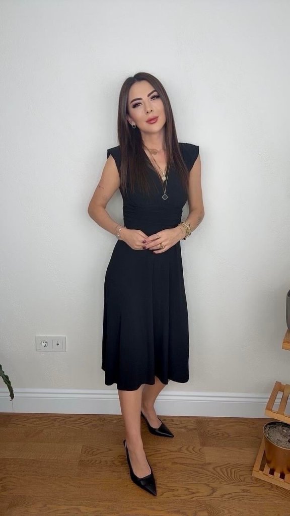 Girince 163624 Short-Sleeve Wrap-Neck Midi Dress