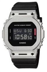 Casio G-Shock GM-5600M-1DR, чёрные цифровые часы