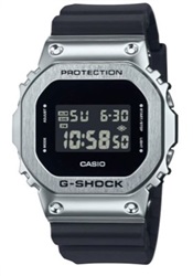 Casio GM-5600U-1DR, чёрные цифровые часы