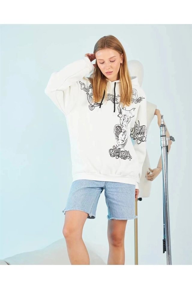 Kapüşonlu Üç İplik Sweatshirt – Beyaz Strong Heykel Baskılı, Rahat Kalıp, Kanguru Cepli Modern Tasarım