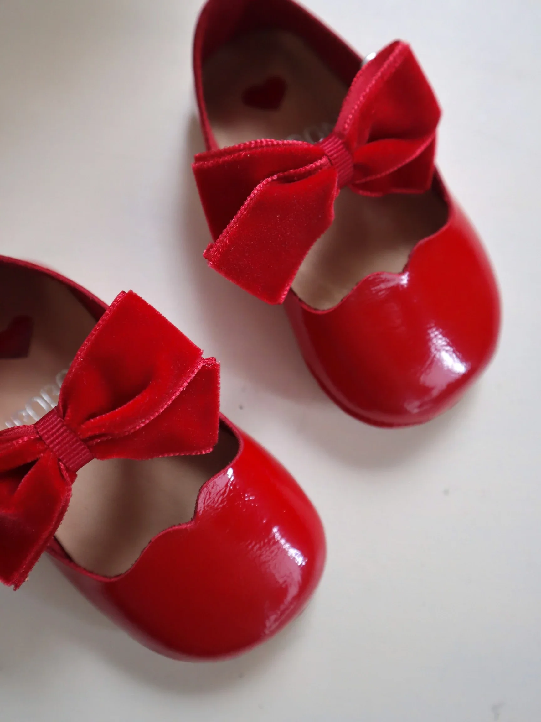 Ipobomi Fluffy Red — красные туфли